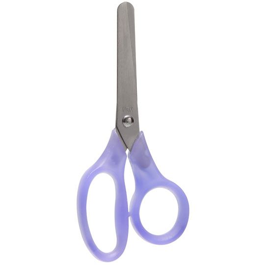 Tijera escolar de acero inoxidable en blister pack.